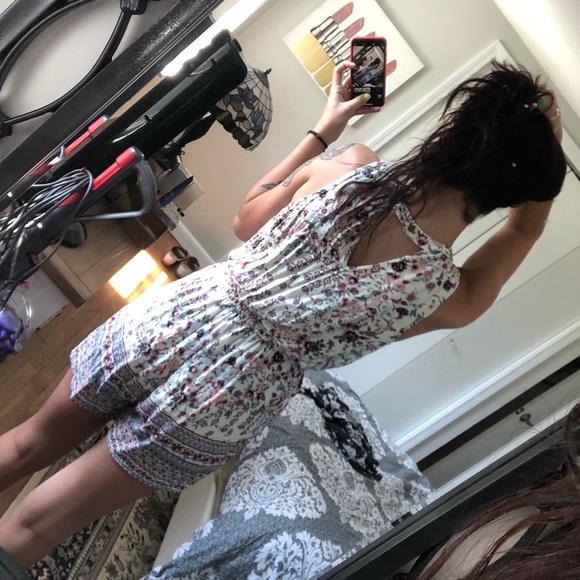 Really pretty deep neck romper - Picture 2 of 2